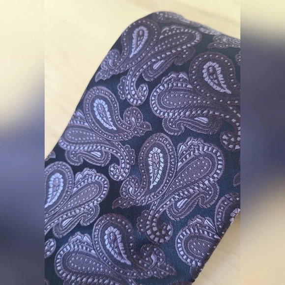 2/30$ CHERESKIN Purple and navy Paisley  tie, men's necktie - Picture 1 of 10